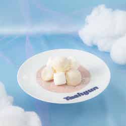 TAEHYUN いちごみるくのアサイーボウル税込1,990円(C)BIGHIT MUSIC & HYBE. All Rights Reserved.