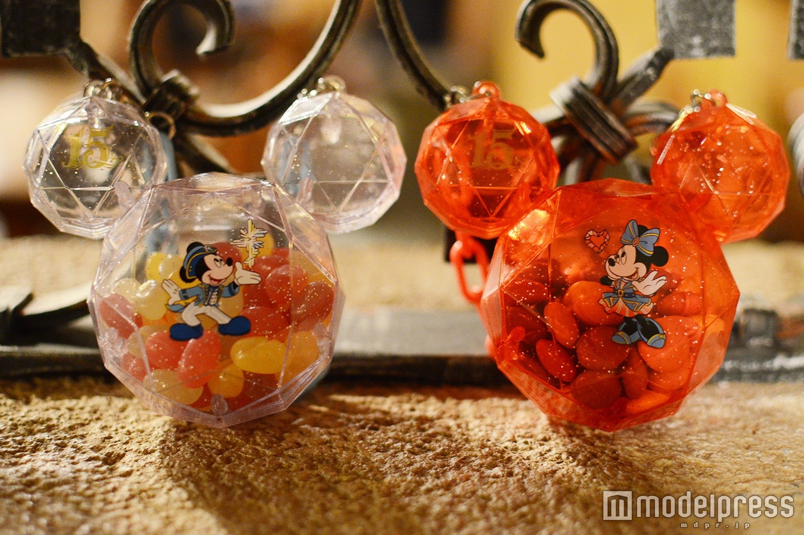 グミキャンディーorカラフルチョコレート、ミニスナックケースケース付き各720円（C）モデルプレス