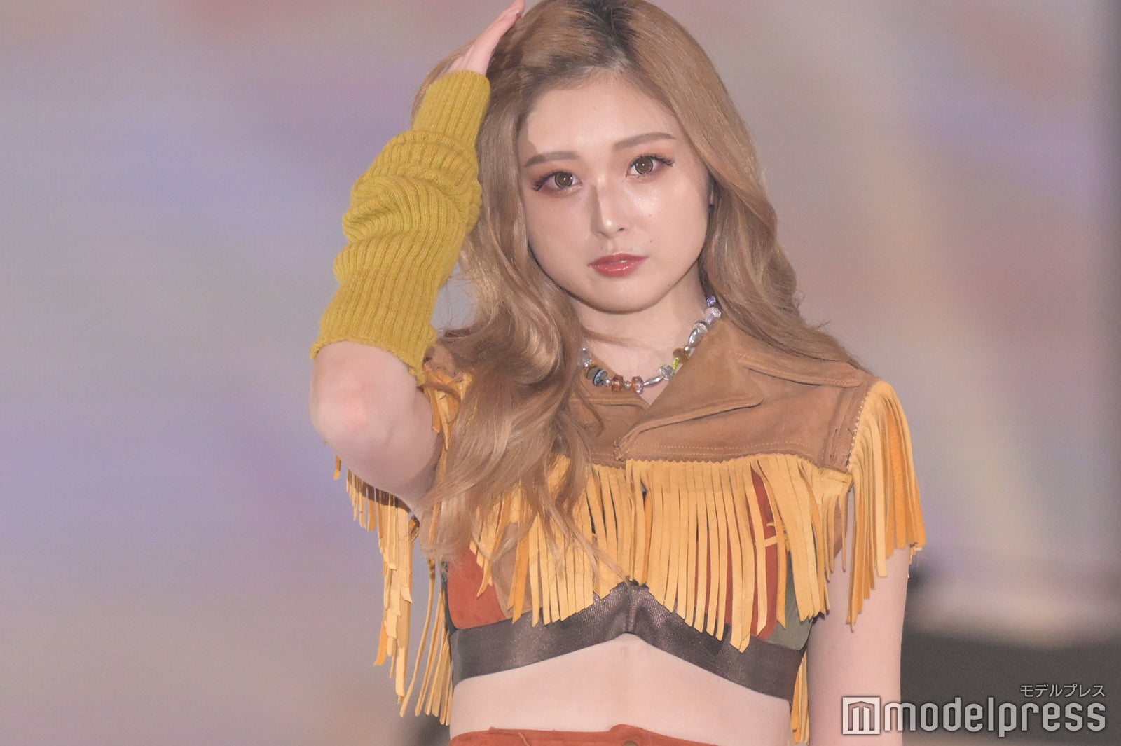 ゆうちゃみ、美ウエスト＆美脚際立つヒッピースタイル 余裕たっぷりにランウェイ＜GirlsAward 2022 A／W＞