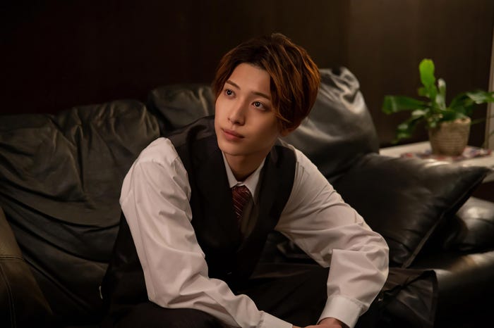 中村嶺亜「犬と屑」第6話より(C)朝賀庵/講談社/「犬と屑」製作委員会・MBS