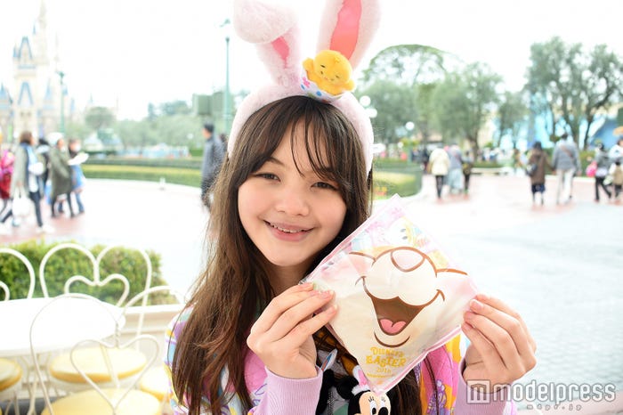 パッケージも可愛い(モデル:藤田エミリ)/(C)モデルプレス