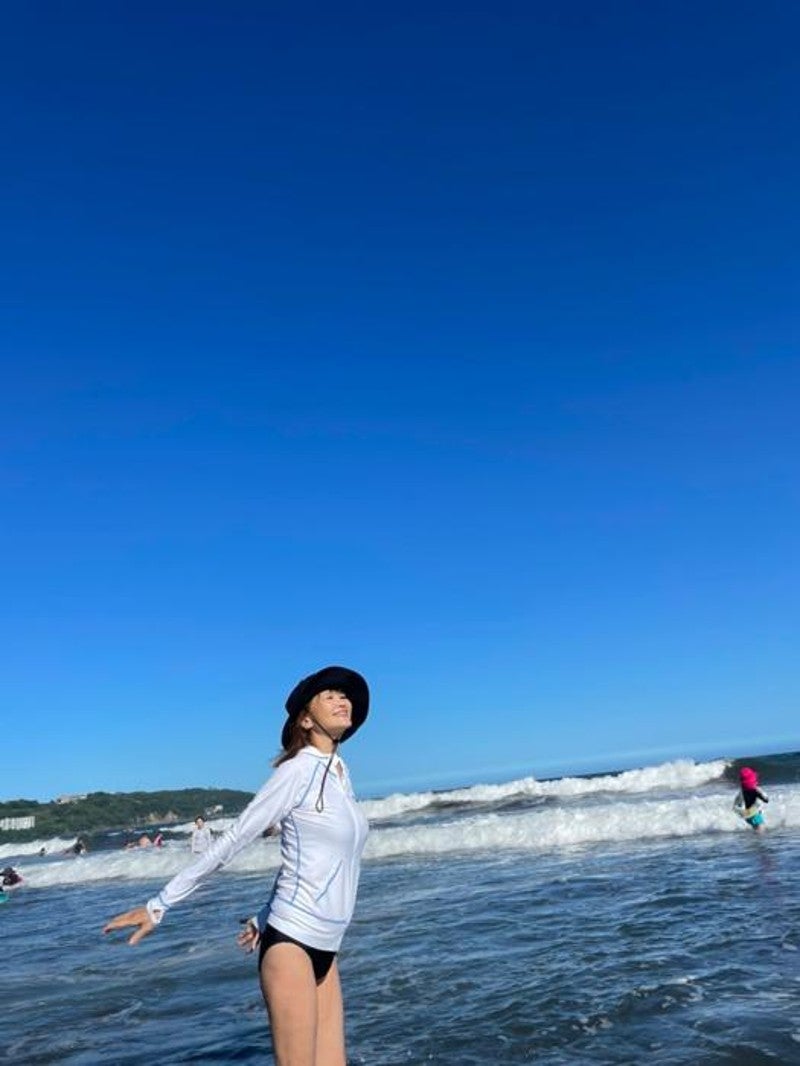高見恭子 2年ぶりに水着を着用し海へ 潮風気持ちよく モデルプレス
