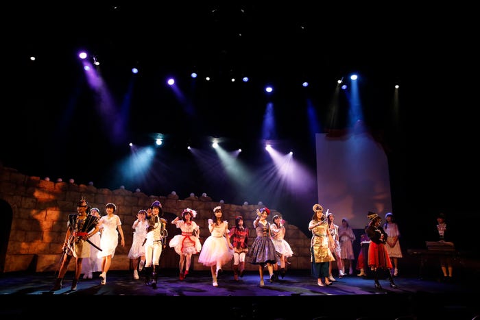 「演劇女子部『リボーン~13人の魂は神様の夢を見る~』」ゲネプロの様子(提供写真)