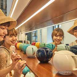 コロンとしたフォルムがかわいい、7色展開のティーポット。サイズも400ml、600ml、900mlと3種類(C)モデルプレス