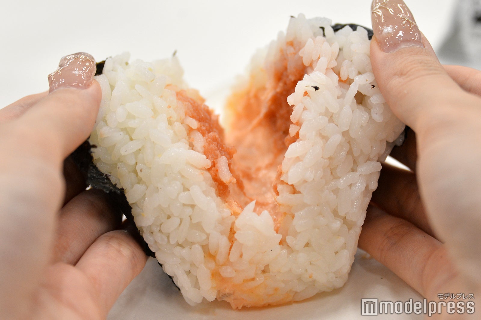 大きなおむすび 明太子と鮭マヨネーズ（C）モデルプレス