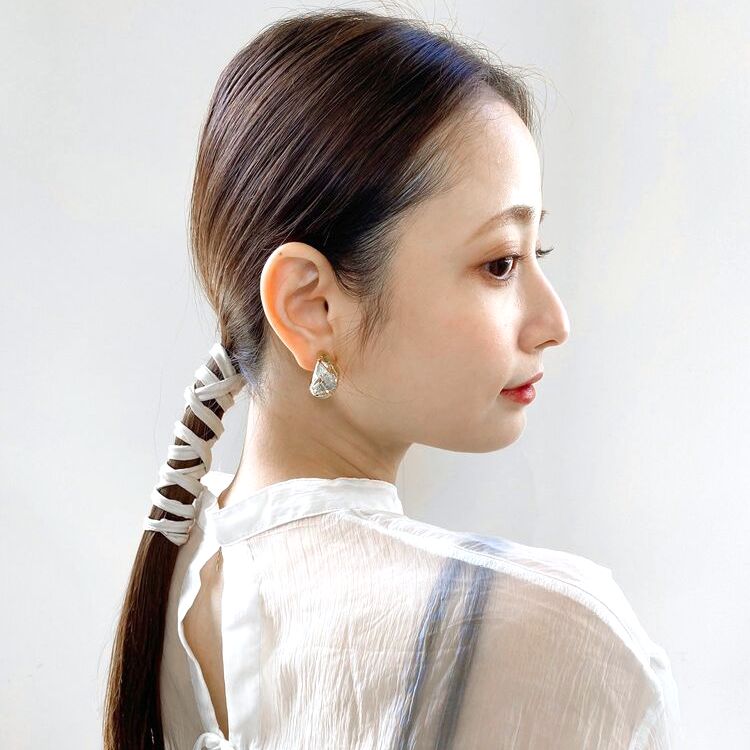 すっきりタイトなヘアアレンジ13選 横顔がきれいに見える簡単まとめ髪 モデルプレス