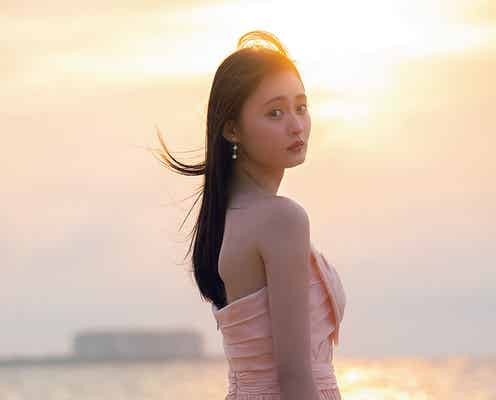 乃木坂46遠藤さくら、色っぽさ漂う“さくら色”ドレス披露 1st写真集先行カット第7弾解禁<可憐>
