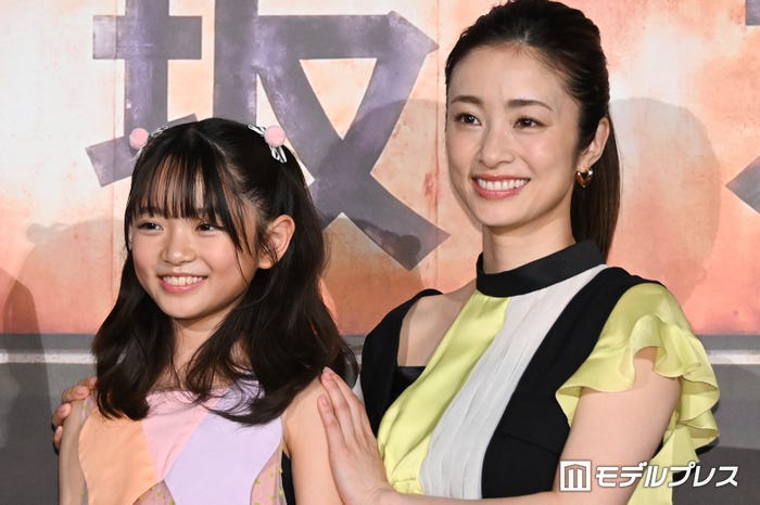 吉本実由、上戸彩(C)モデルプレス