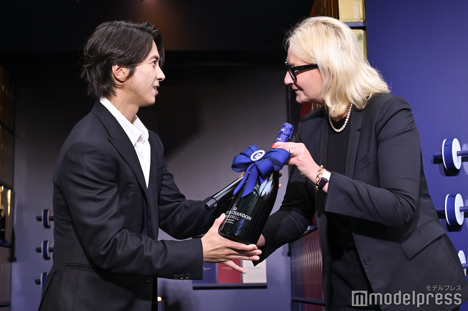 山下智久、シビレ・シェラー氏（C）モデルプレス