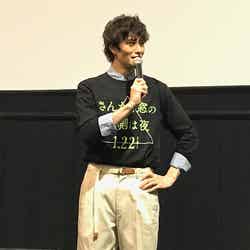 岡田将生 （C）2021映画「さんかく窓の外側は夜」製作委員会 （C）Tomoko Yamashita/libre