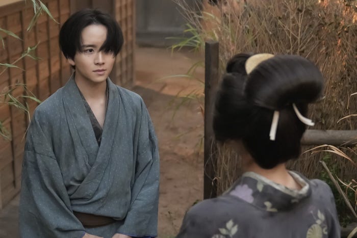 (左)板垣李光人(C)NHK