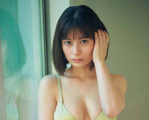 大久保桜子、美バスト大胆披露 自宅デートを妄想撮