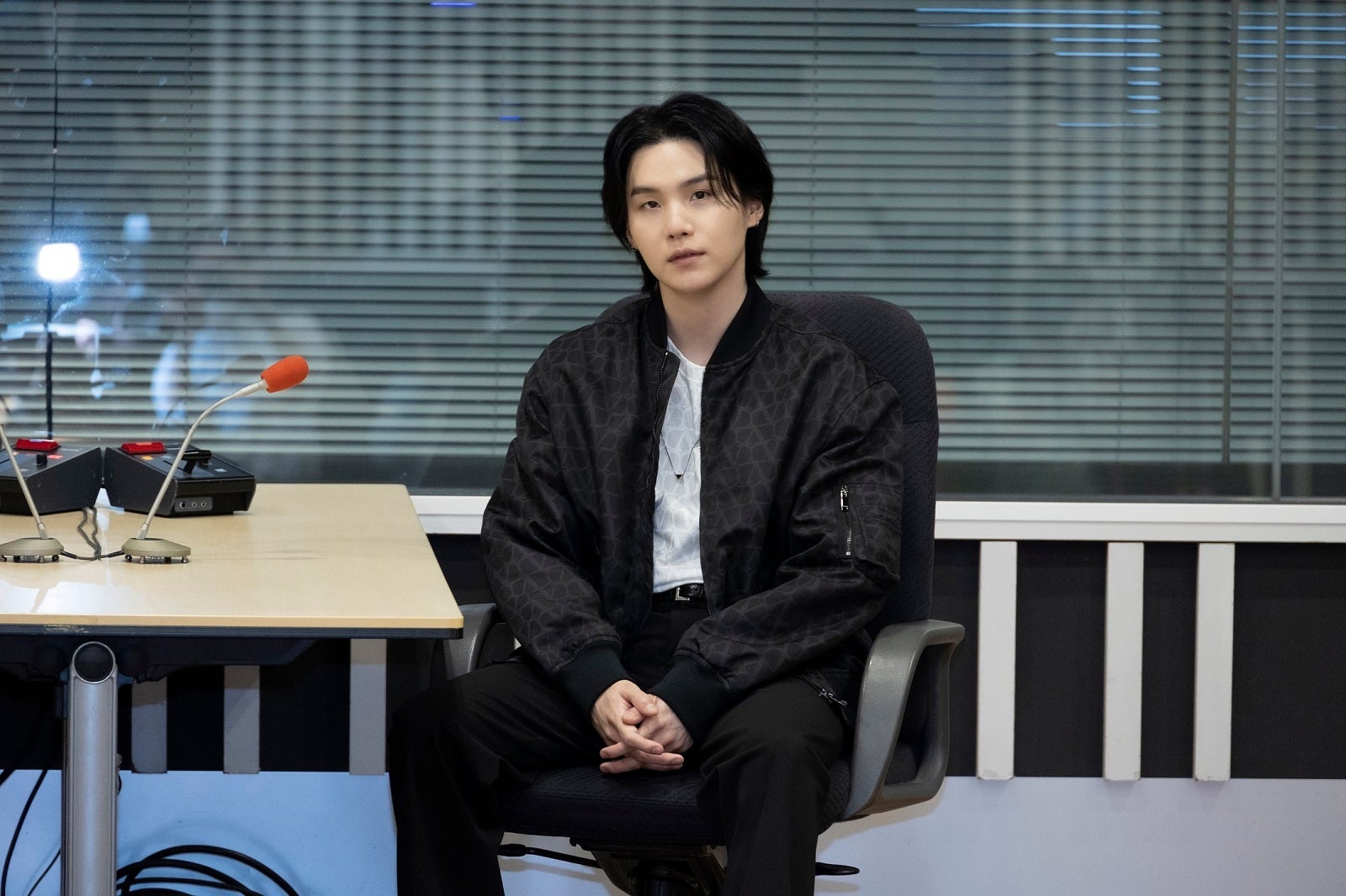 「BTS SUGAのオールナイトニッポンGOLD」にて初めて日本ラジオ番組のパーソナリティを務めるSUGA（提供写真）