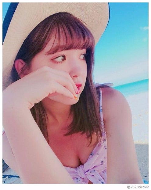 藤田ニコル、“谷間チラリ” セクシーな水着ショット披露でファン歓喜