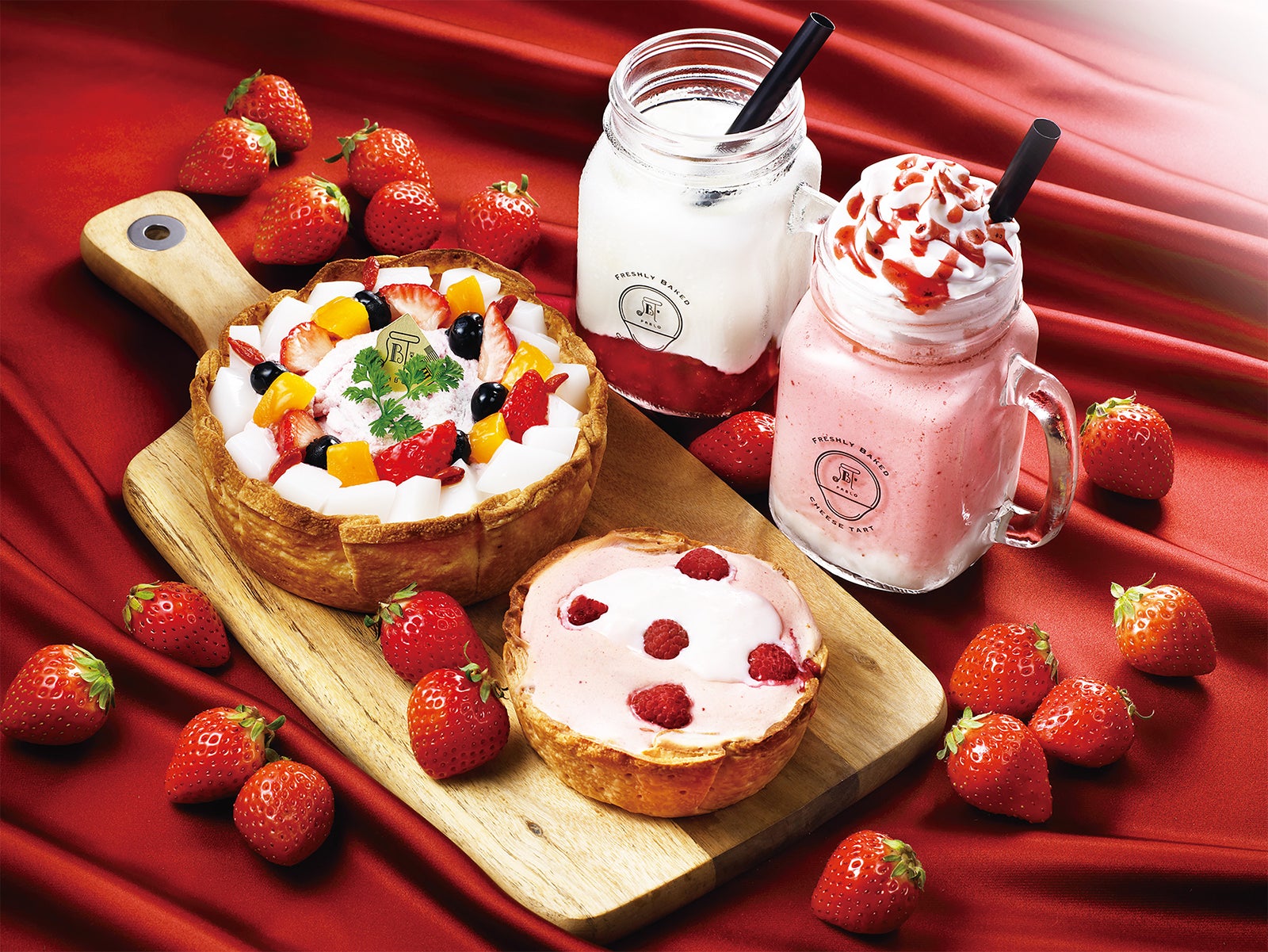 いちごがいっぱい！パブロカフェから華やかなスイーツが集合