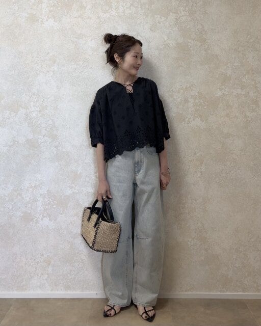 着回しコーデ①バレルレッグジーンズでシンプルコーデ