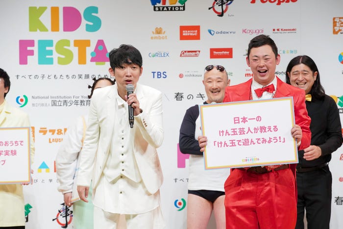 石田明、磯本五段ら(提供写真)