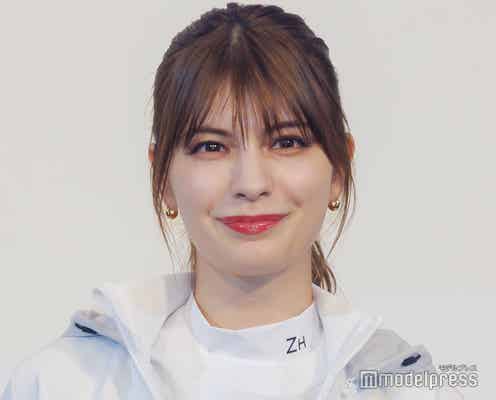 マギー、美脚際立つミニ丈ウェア姿 「ベストゴルフドレッサー賞」受賞に喜び