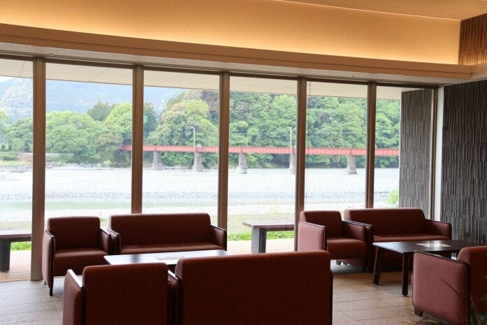 大井川第1橋梁が間近に眺められる川根温泉ホテル