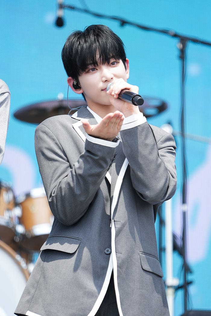 HARUA(C)Weverse Con Festival