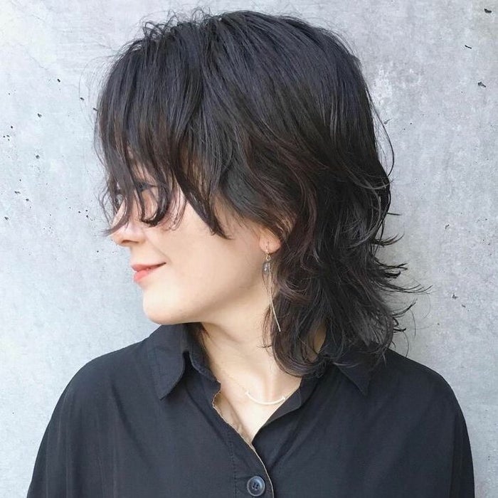 大人女子の黒髪ウルフカット特集 短め 長めまで こなれ感を出すおしゃれスタイル モデルプレス 大人女子の黒髪ウルフカット特集 短め 長めまで こなれ感を出すおしゃれスタイル モデルプレス