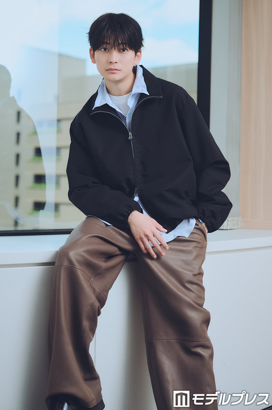 高橋文哉（C）モデルプレス／ブルゾン ¥110,000 シャツ ¥61,600 Tシャツ ¥29,700 パンツ ¥418,000 VUJA DE（THE WALL SHOWROOM）その他スタイリスト私物 ◆問い合わせ先 THE WALL SHOWROOM 050-3802-5577 港区南青山6-8-18P's南青山ビルディング3F