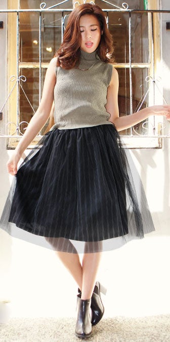 ストライプ柄ミディアム丈ボリュームチュールスカート「神戸レタス」2690円（税込）／画像提供：神戸レタス