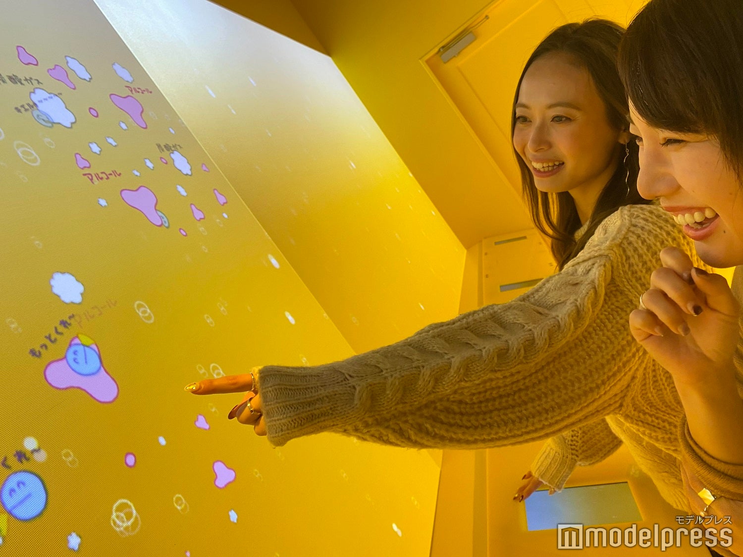 酵母の投入を疑似体験（C）モデルプレス