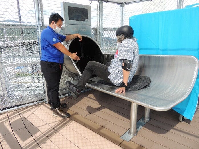 専用のマットの上に乗ります。かなり厚手のマットです