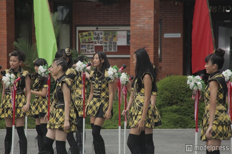 JKT48（ミュージックビデオ「Heavy Rotation」メイキングカット）