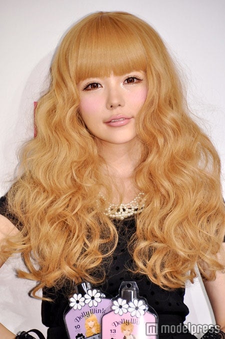 新商品発表会に登場した益若つばさ