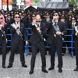 吉本坂46登場で新宿騒然 斎藤司、新人エージェントに初ミッション発令 <メン・イン・ブラック:インターナショナル>