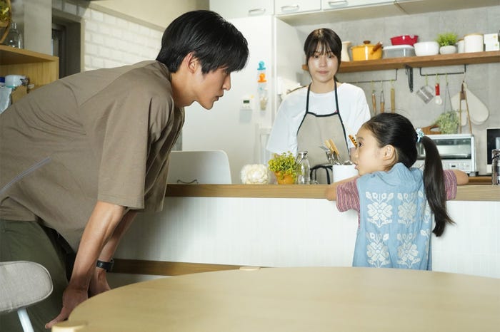 目黒蓮、有村架純、泉谷星奈「海のはじまり」第7話より(C)フジテレビ