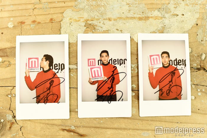 チェキプレゼント(C)モデルプレス