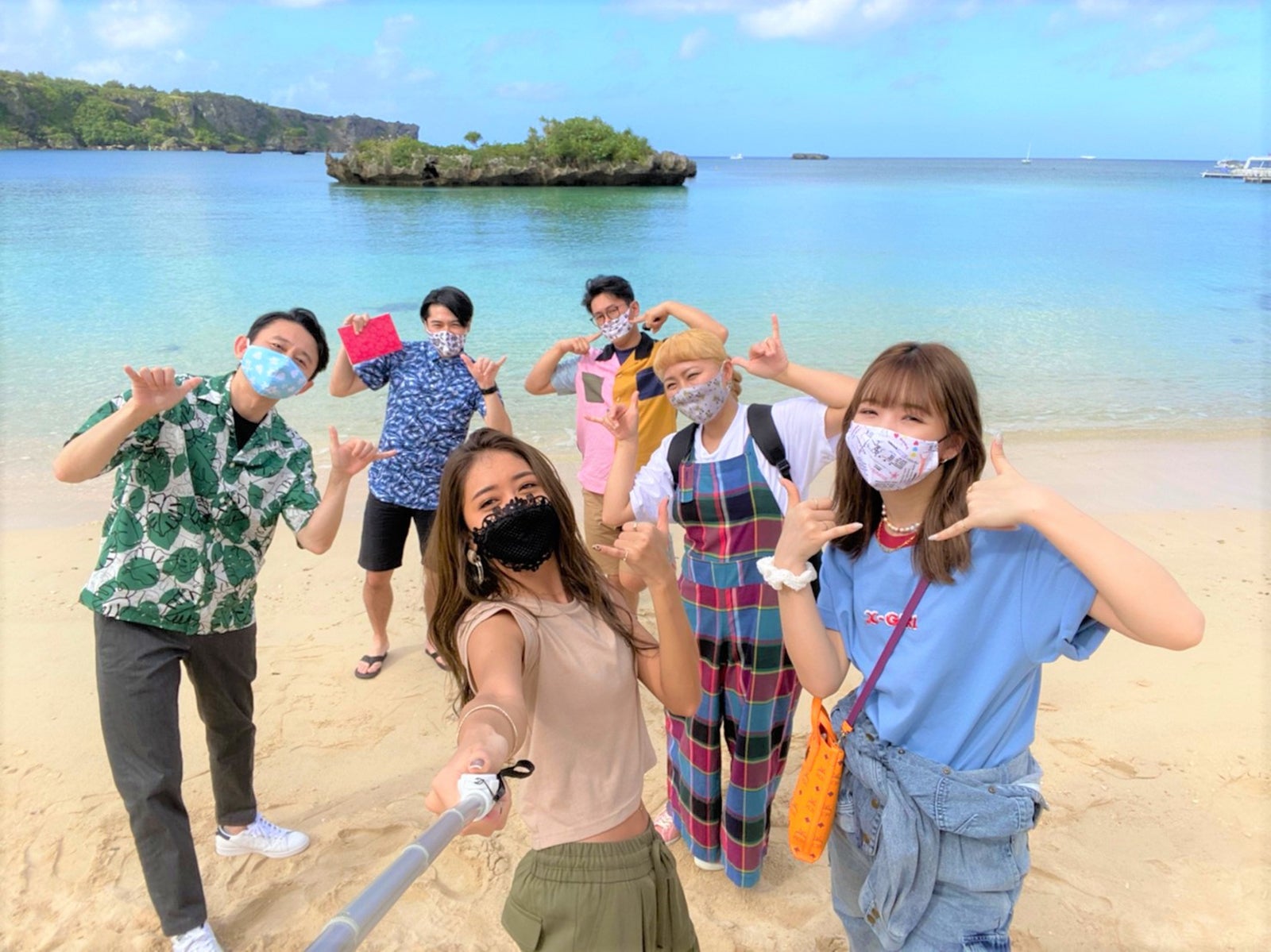 （左から時計回りに）有吉弘行、吉村崇、ビビる大木、丸山桂里奈、藤田ニコル、池田美優 （C）フジテレビ