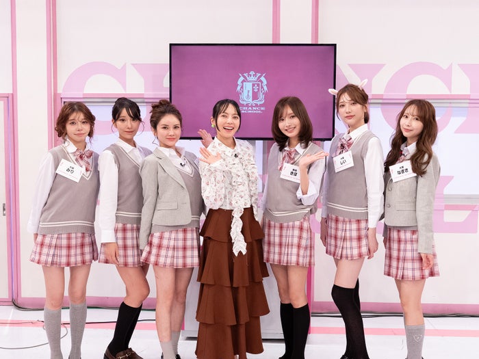 （左から）みり、りな、かずさ、ベッキー、きほ、しい、なぎさ（提供写真）