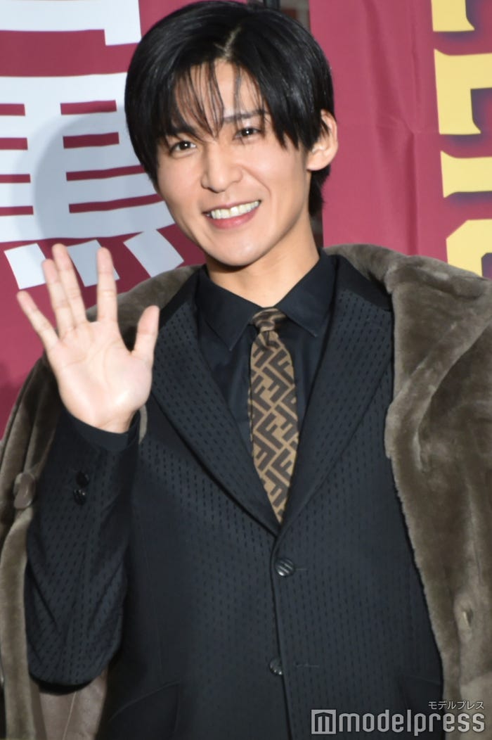 新宿で叫ぶ目黒蓮(C)モデルプレス