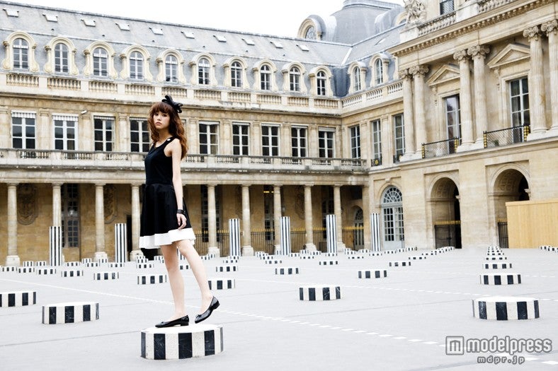 「桐谷美玲2013年カレンダーフォトBOOK『toi et moi』」撮影／伊藤大作（The VOICE）、￥1000（税込み）／（C）non‐no／集英社