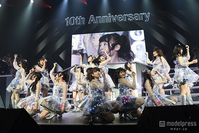 「AKB48リクエストアワーセットリストベスト1035 2015」22日公演より(C)AKS