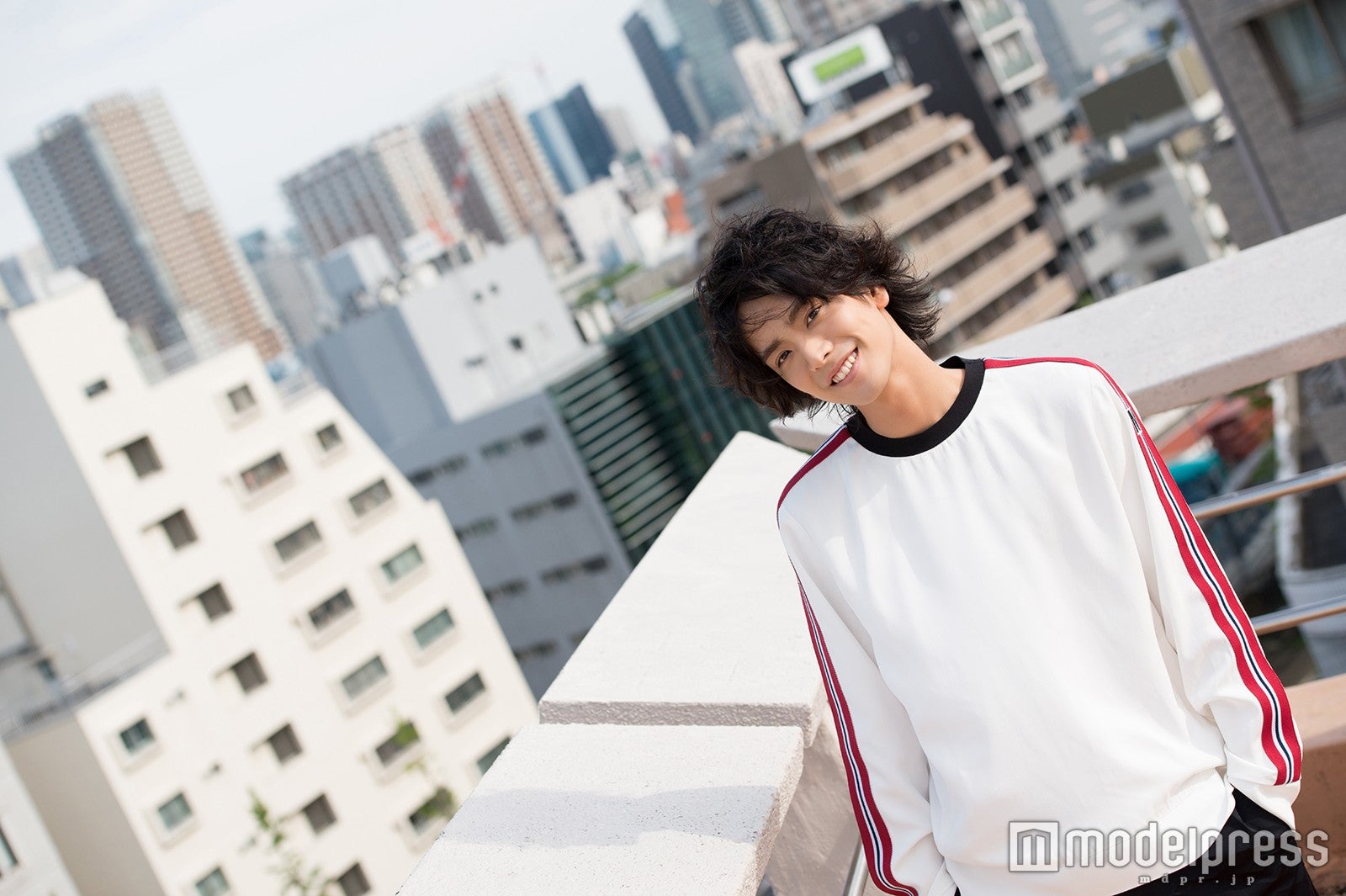 黒羽麻璃央（C）モデルプレス