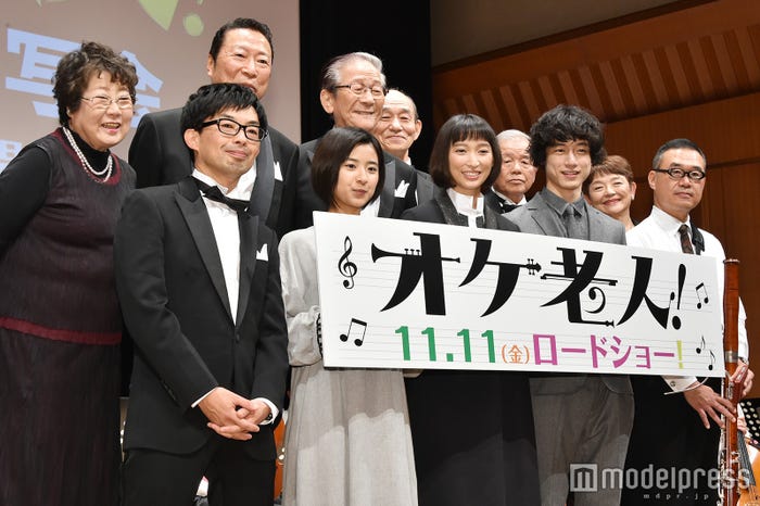 (前列左から)細川徹監督、黒島結菜、杏、坂口健太郎、荒木源氏(後列左から)茅島成美、石倉三郎、小松政夫、笹野高史、左とん平、藤田弓子(C)モデルプレス