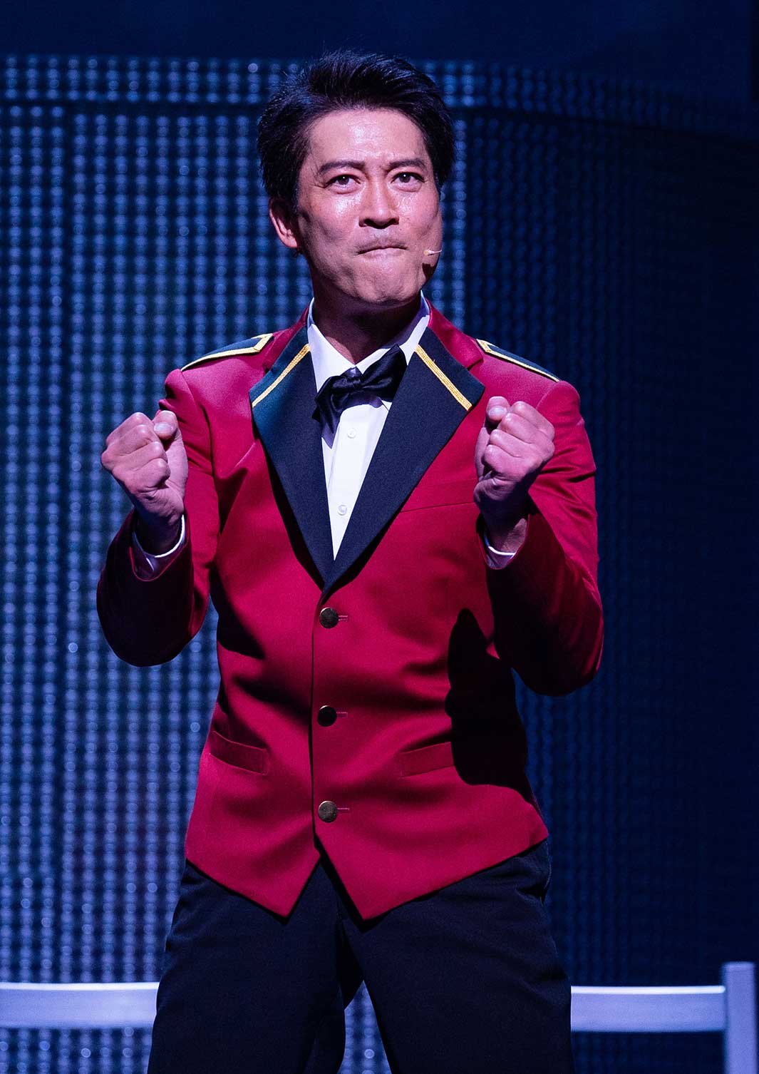 岸谷五朗「The PROM」オフィシャル舞台写真／撮影：引地信彦、NAITO