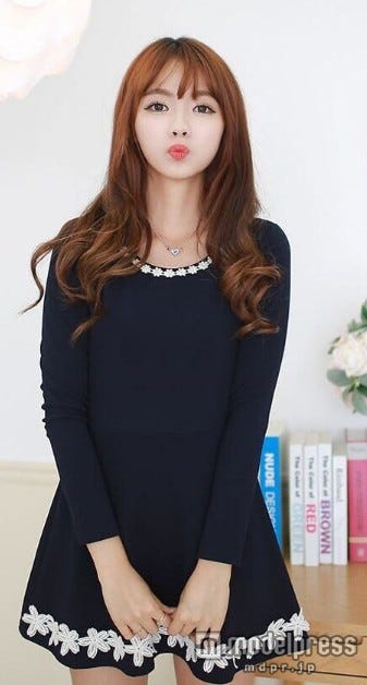 ラインが女性らしい 長袖ネイビーAラインワンピース「FITヤフー店」2,660円(税込)