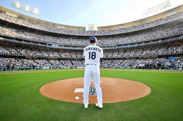 山本由伸 開幕戦登板の光景がすごい！ロッカーには大谷翔平の贈り物？白い紙袋に「SEIKO」の文字が ド軍専属カメラマンが公開