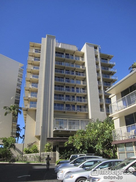 カピオラニ公園前にある「ニューオータニカイマナビーチホテル」／photo by eekim