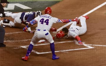 WBC ドミニカが強すぎる！韓国代表をボッコボコでコールド勝ち 準決勝進出一番乗り ゲレーロの決死ダイブが決勝点「どんな犠牲を払ってでも」