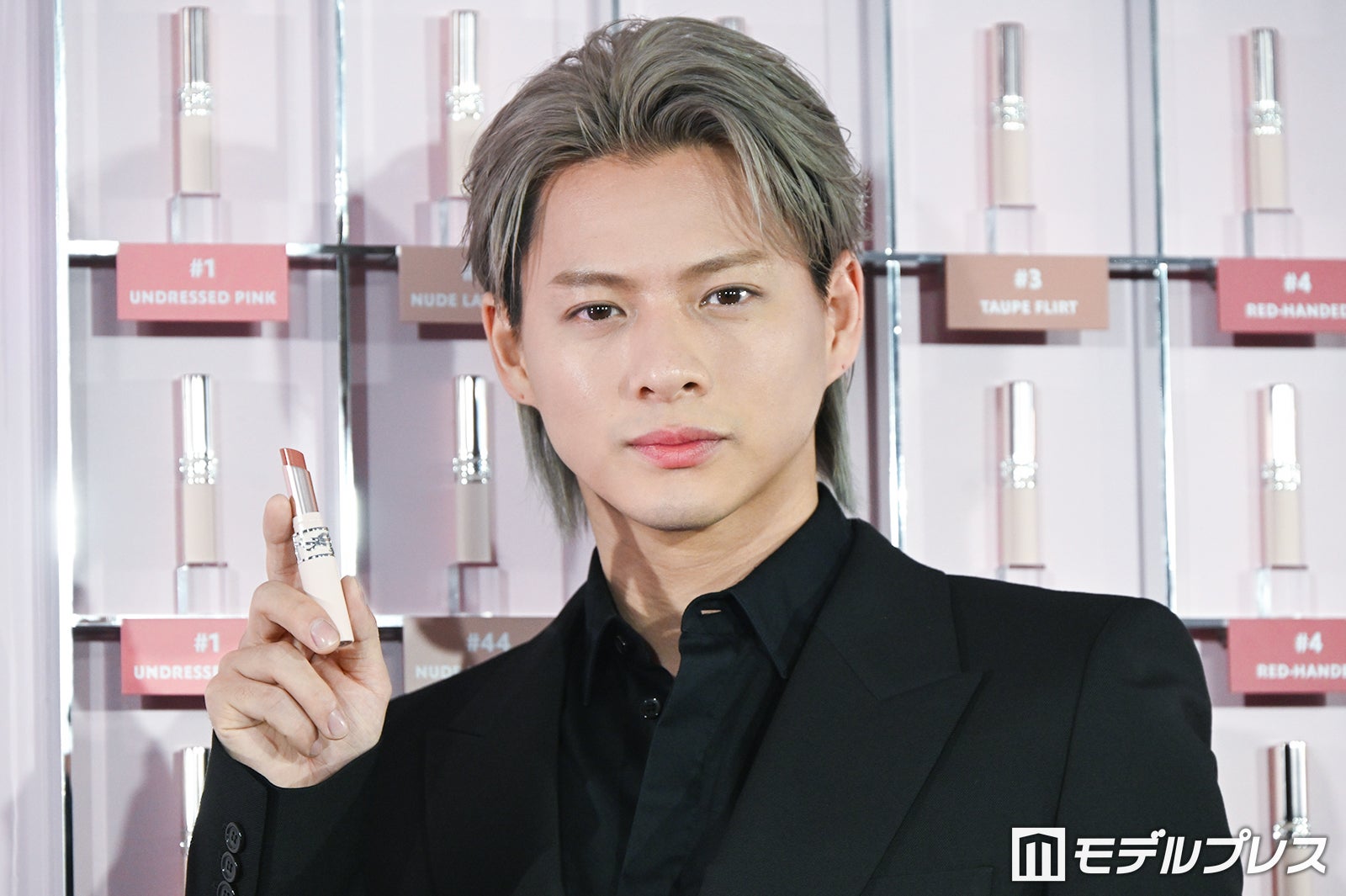 Number_i平野紫耀、華やかメイク＆黒スーツで魅力放出【YSL LOVENUDE HOTEL】