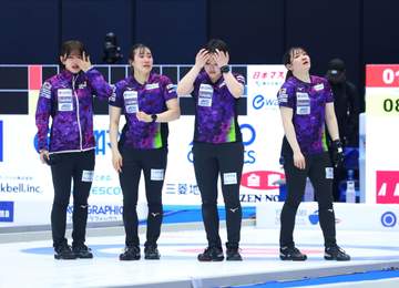 カーリング 北海道銀行がV逸 最終投で痛恨スルー スキップ仁平泣き崩れ動けず「申し訳ない気持ちでいっぱい」3大会連続で準優勝