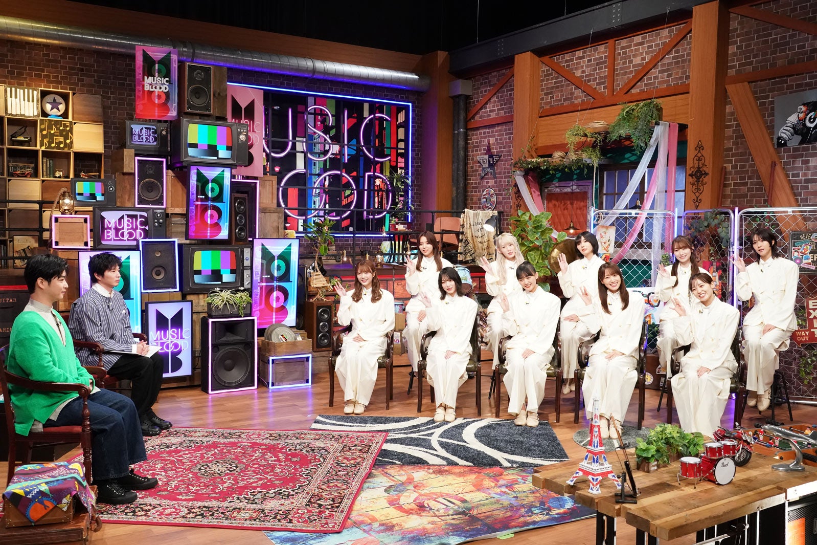 （左から）千葉雄大、田中圭、櫻坂46（C）日本テレビ