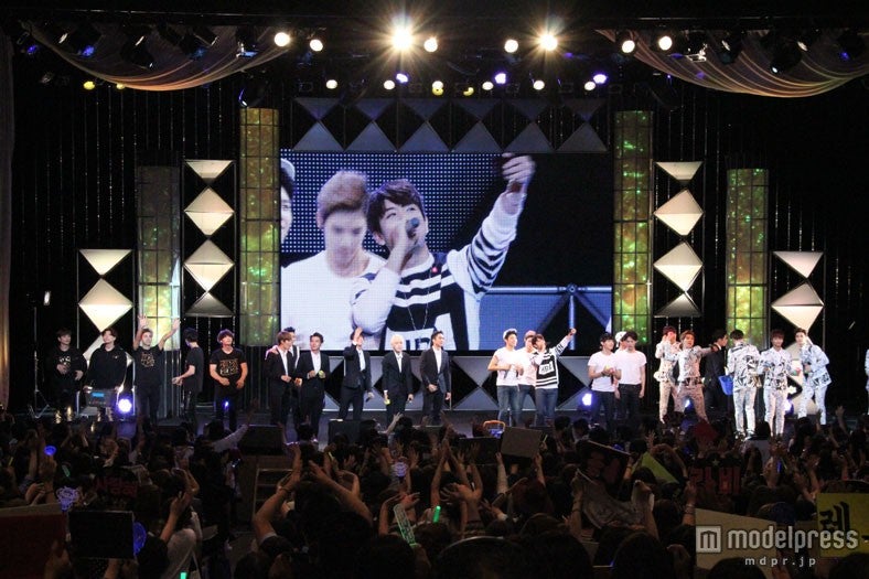 グランドフィナーレは全員でg.o.dの「ろうそく一つ」を合唱（photo：www.japankorea.org）